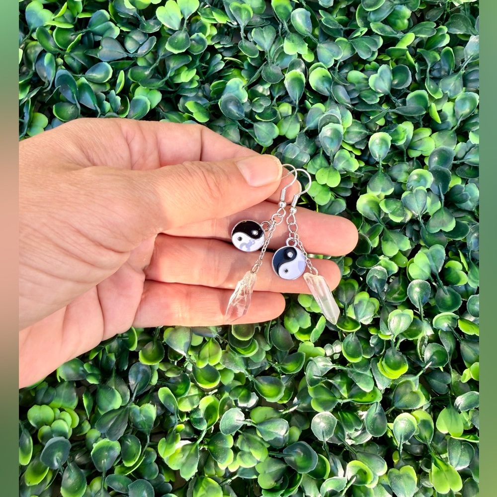 Clear quartz with yin & yang charms